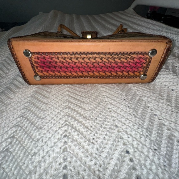 Vintage Tooled Brown Leather Shoulder Bag with Bird Design - Picture 6 of 11